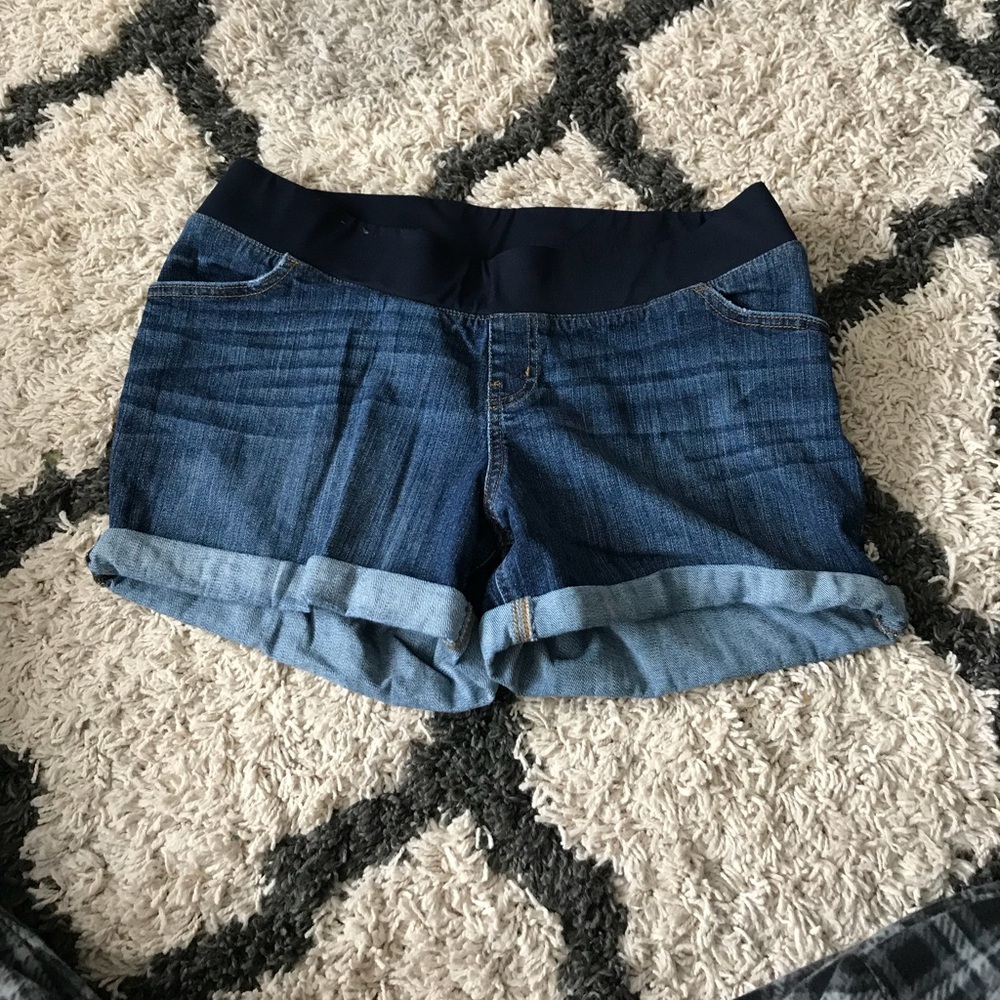 Maternity shorts